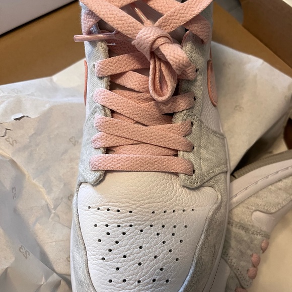 Nike air Jordans 1 mid se size 8 - Picture 3 of 3